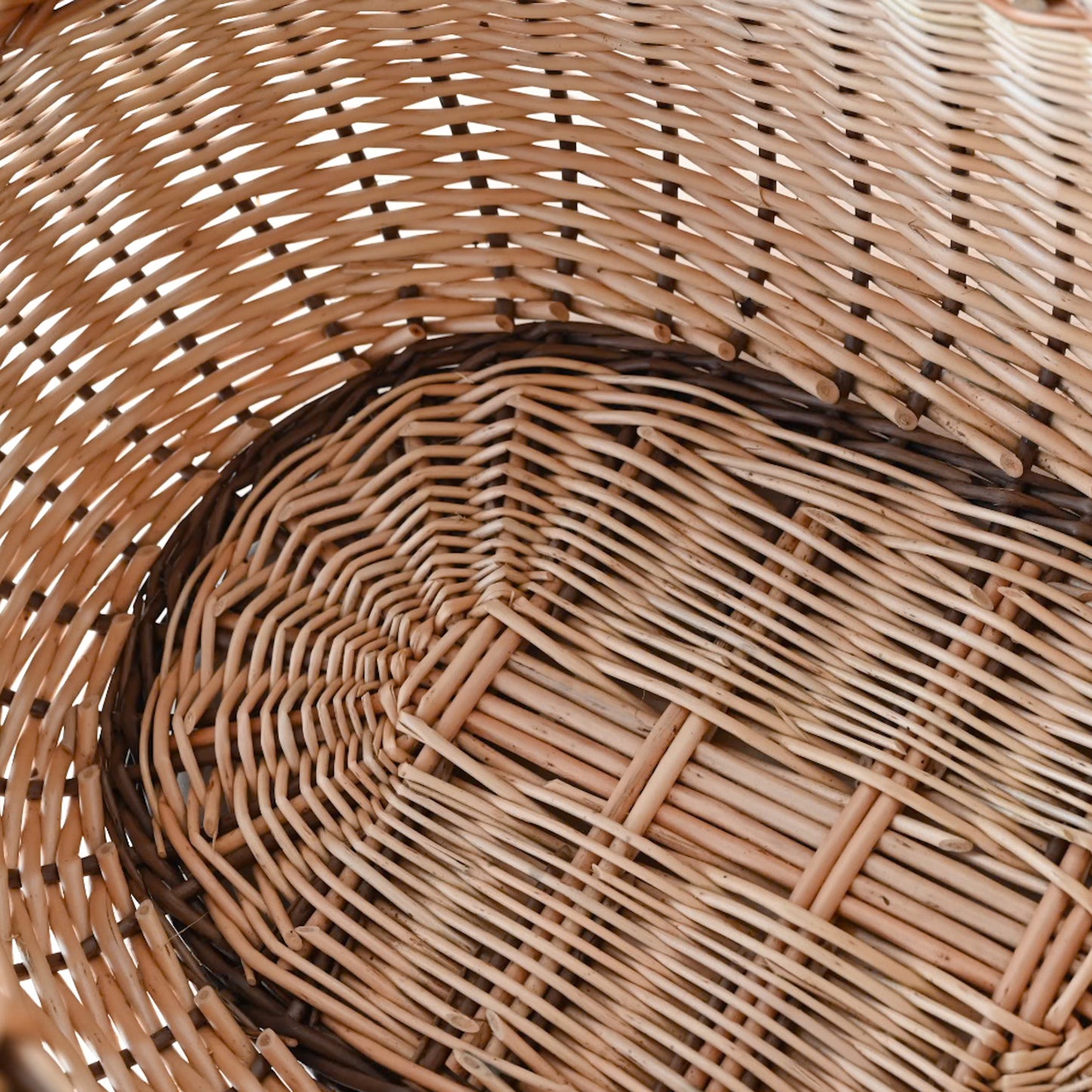 ラトビア マッシュルームバスケット (ライン)