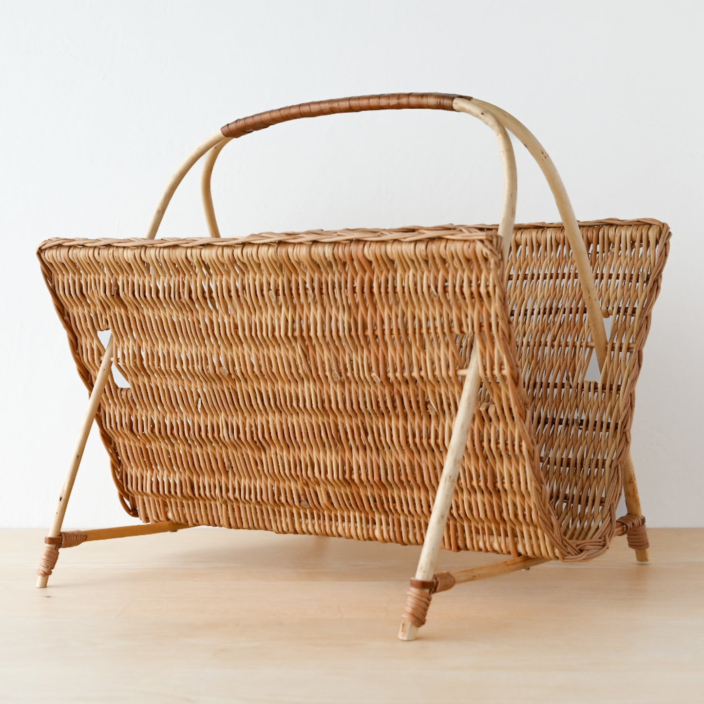 ラトビア マガジンバスケット