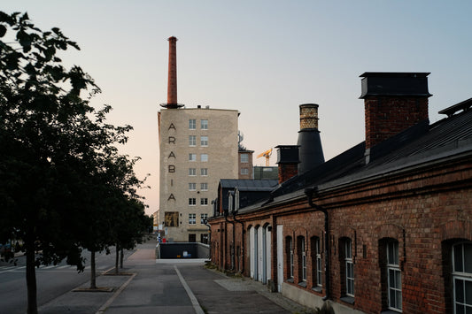 赤レンガの工場から生まれた、日々のうつわ