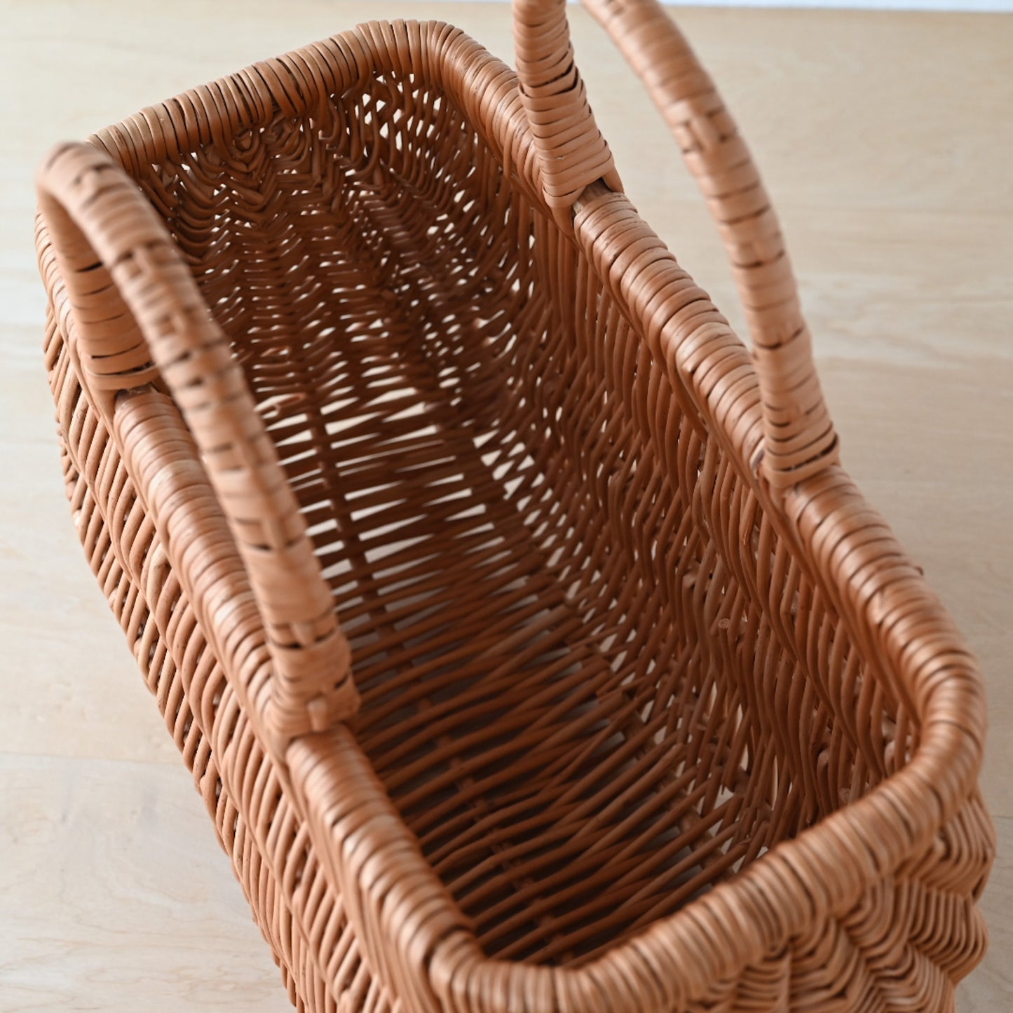 ラトビア  ショッピングバスケットM