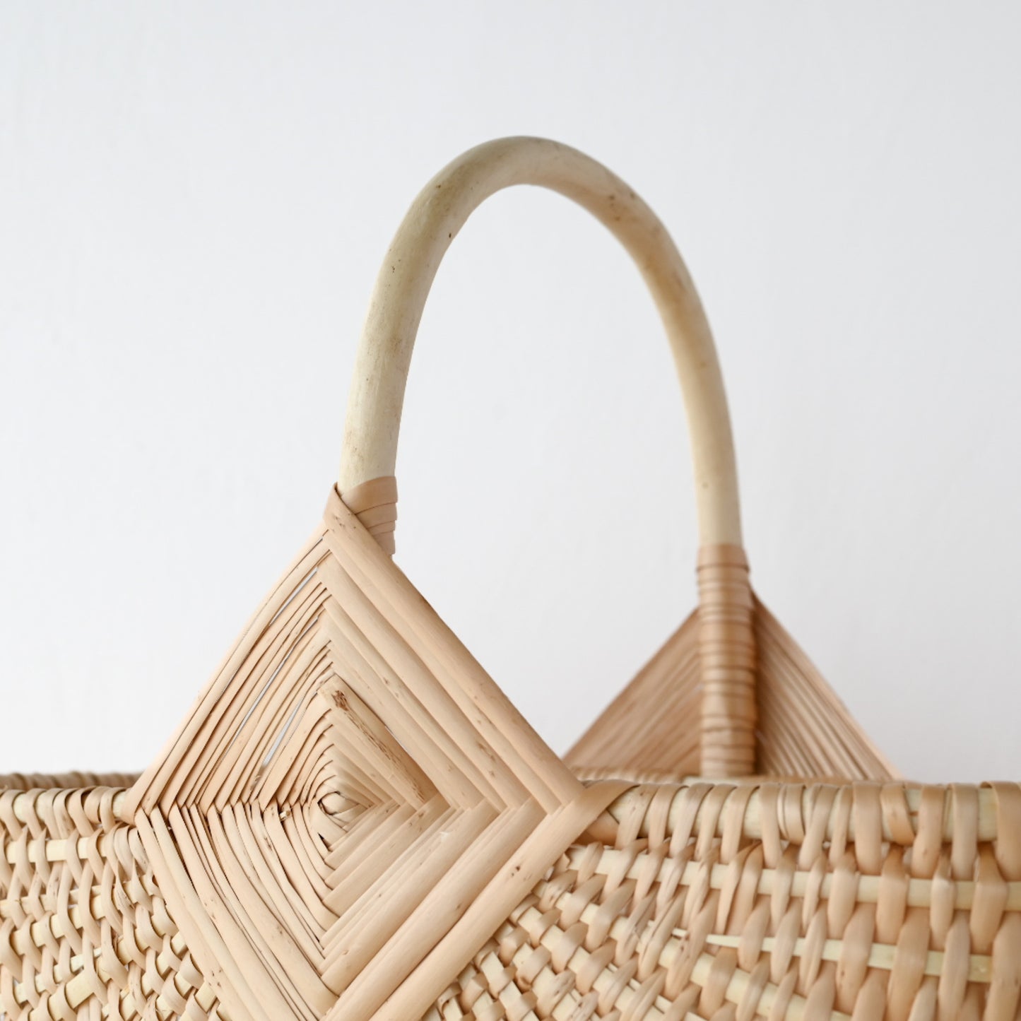 ラトビア  ハンドルバスケット