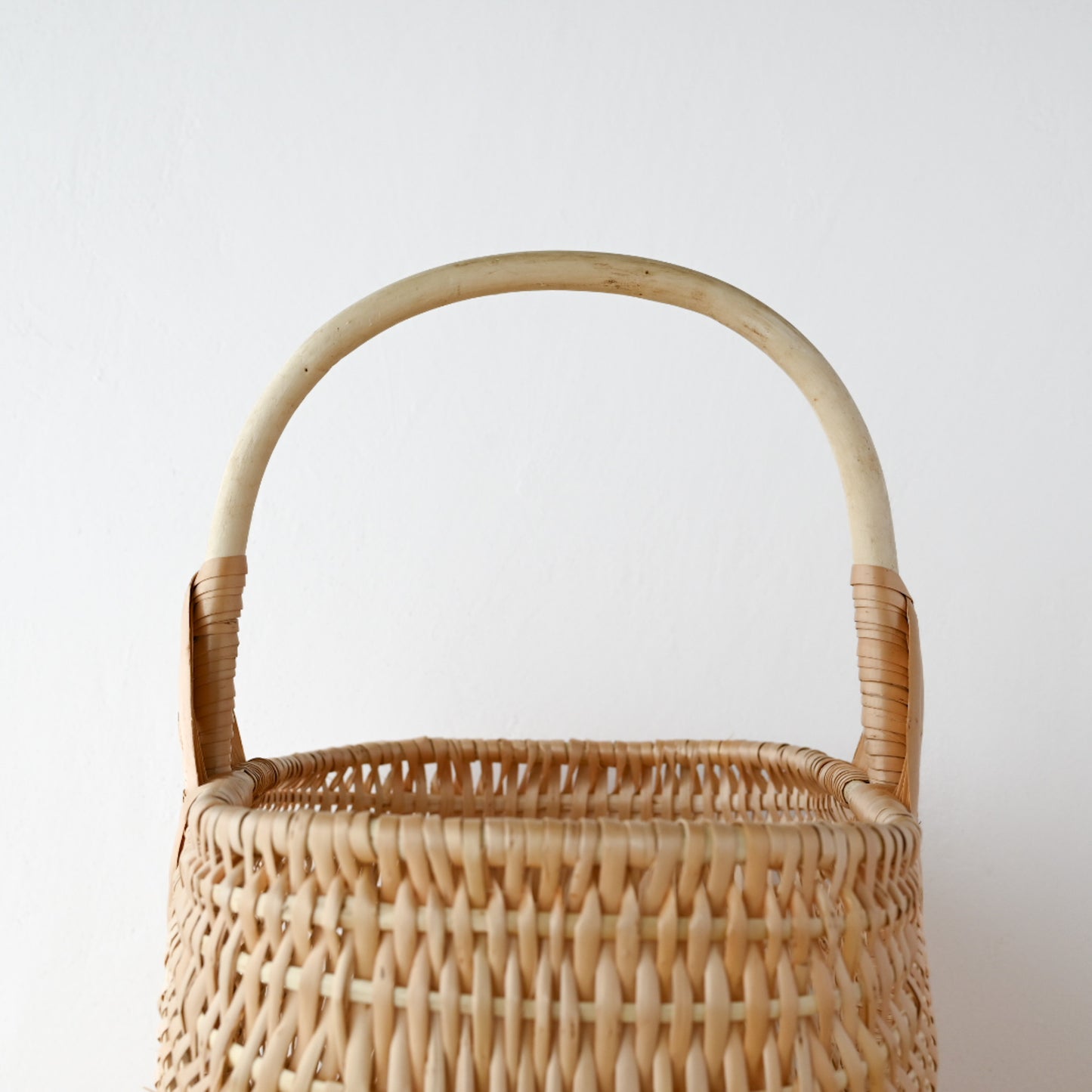 ラトビア  ハンドルバスケット