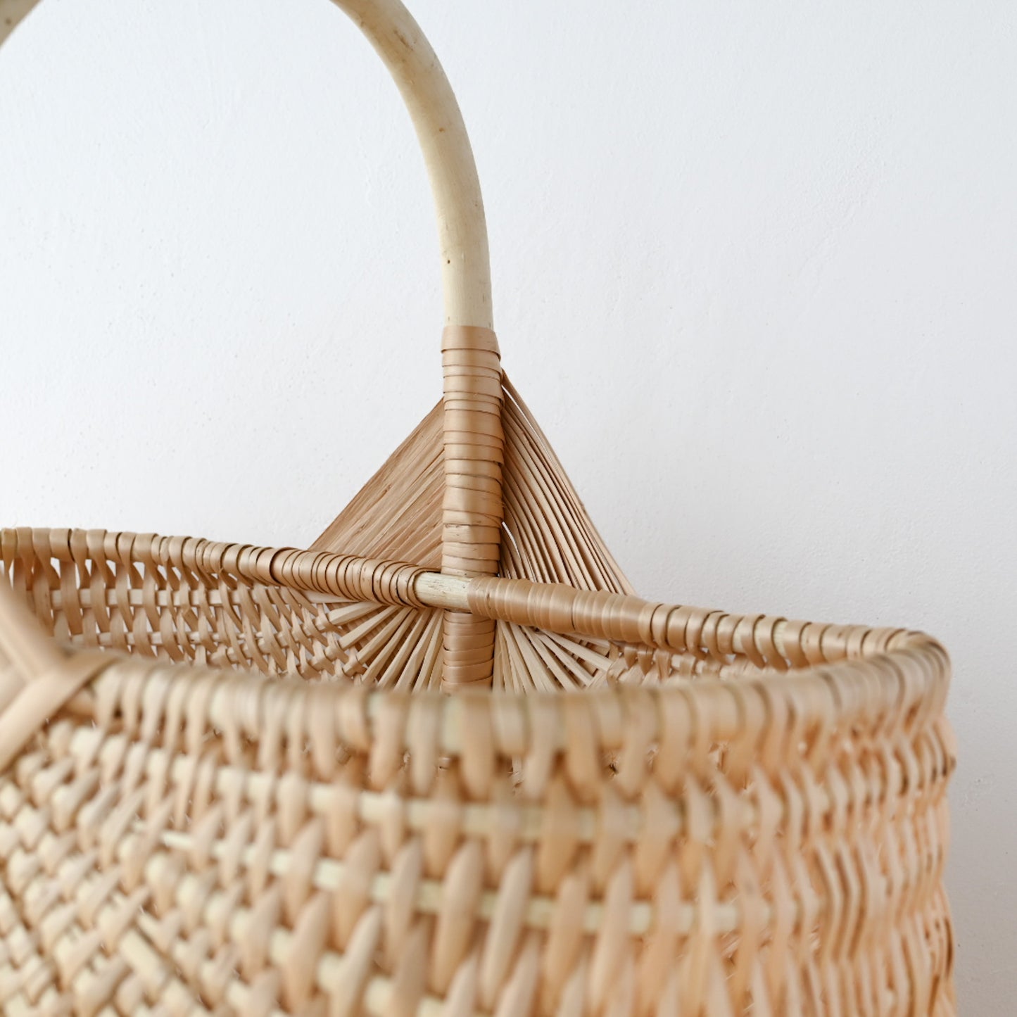 ラトビア  ハンドルバスケット