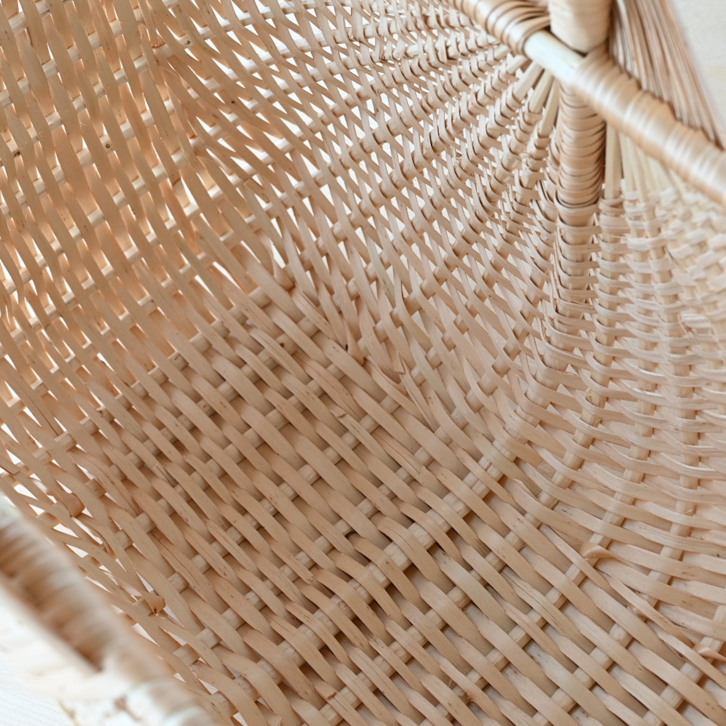 ラトビア  ハンドルバスケット