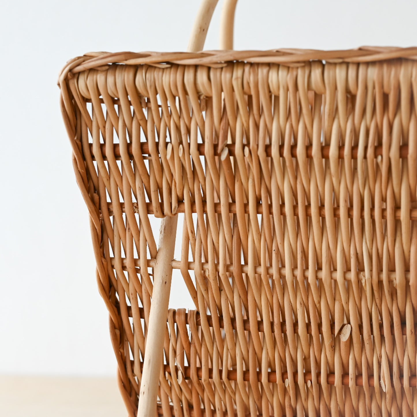 ラトビア マガジンバスケット